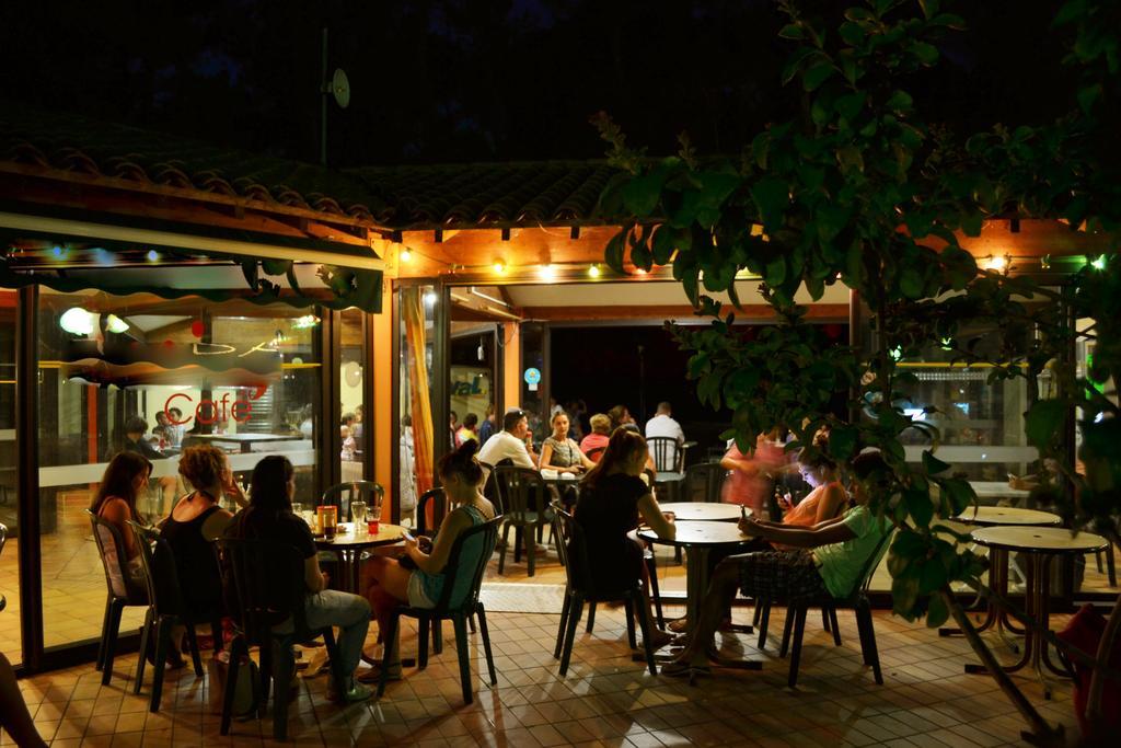 Camping La Sousta**** Remoulins Luaran gambar