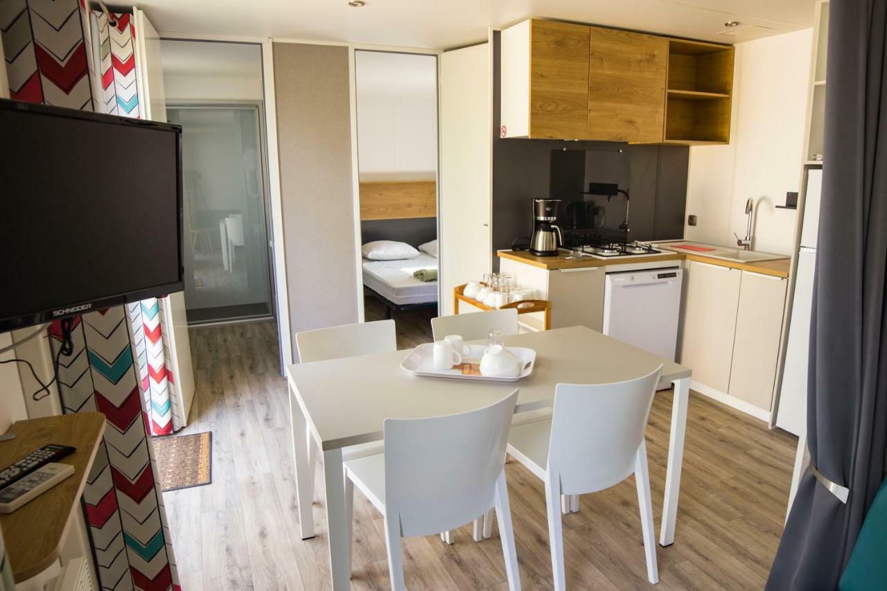 Camping La Sousta**** Remoulins Luaran gambar